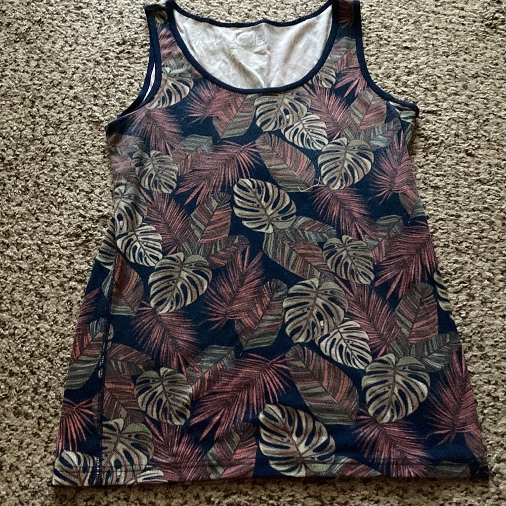 Stretchy leaf tank